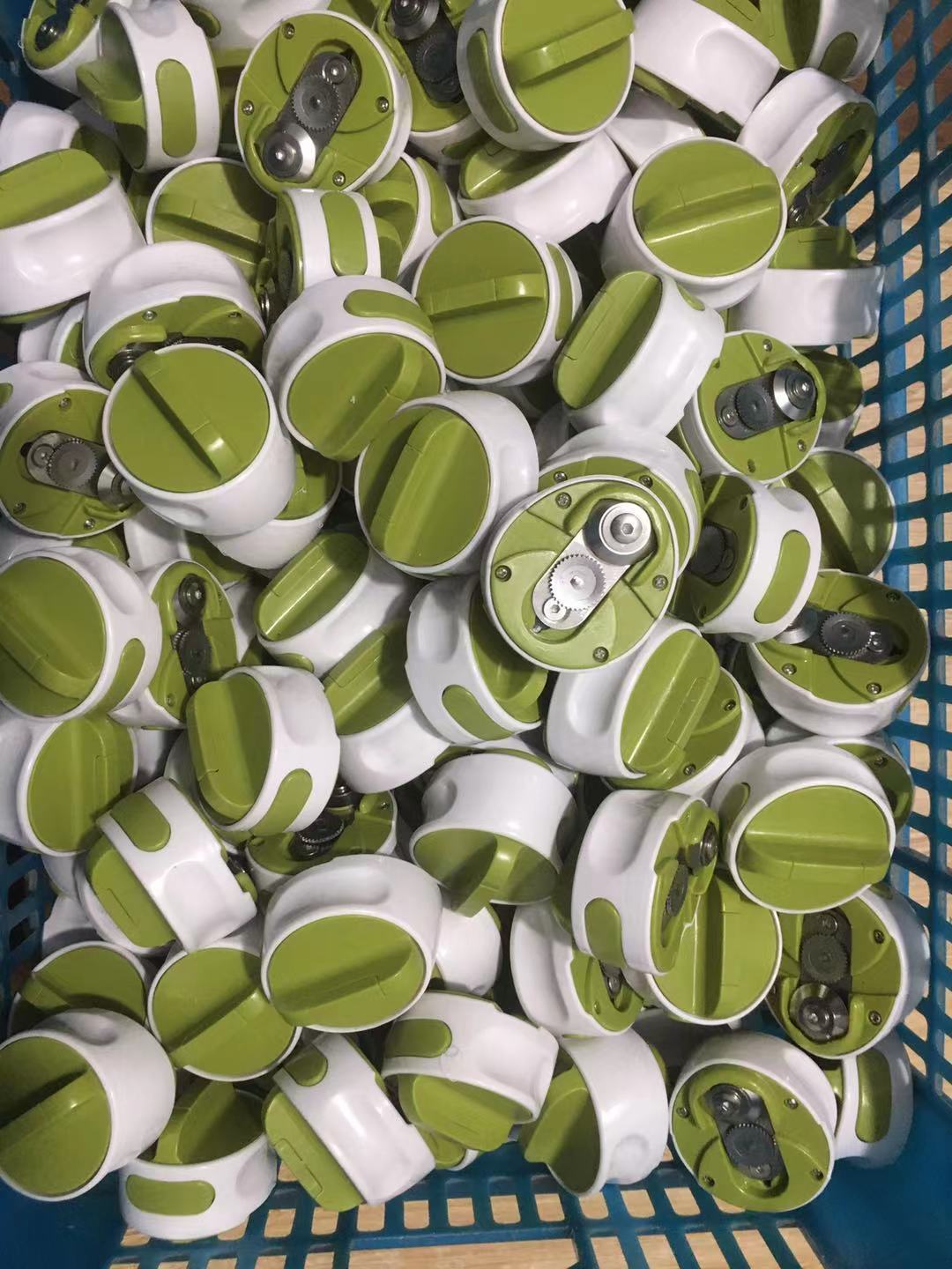 Labor-Saving Lid Opener Kitchen Utility Gadget